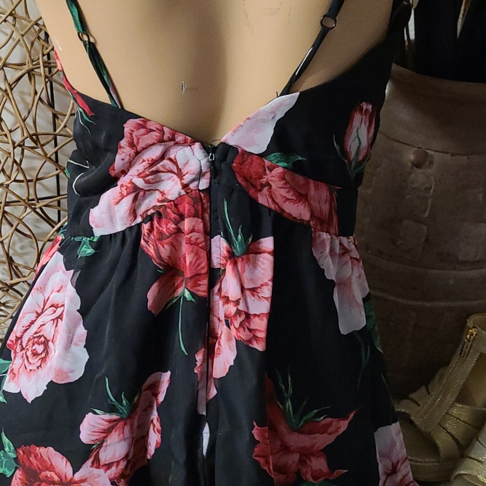 CHARLOTTE RUSSE SUMMER MED MULTI ROMPER - Picture 15 of 16